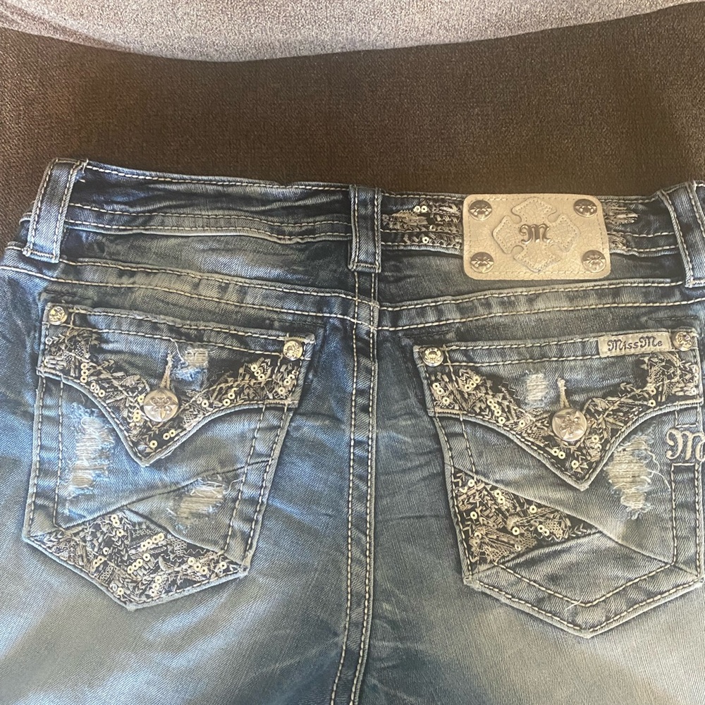 Miss Me preowned, strait, medium wash, pocket rhinestone embroidered jeans 30